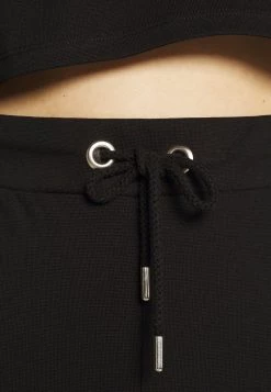 Nly by Nelly MY PERFECT SET - Sweatshirt Damen Schwarz | Bequemes Oversize-Sweatshirt für Frauen -Nly by Nelly Verkaufsladen 002e4bce2b3a41f288d89f2b8c247a18