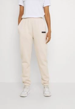 Nly by Nelly EMPOWERED PANTS - Damen Jogginghose in Creme | Bequeme Freizeithose