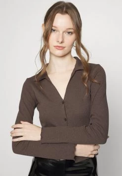 Nly by Nelly EFFORTLESS BUTTON - Hemdbluse in Braun für Damen | Elegante Damenbluse -Nly by Nelly Verkaufsladen 0f31ca2bd29e4bc4bcaaad4aefef505f