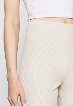 Nly by Nelly BIKE - Damen Shorts in Creme | Bequeme Freizeitshorts für Frauen -Nly by Nelly Verkaufsladen 102403cb893449e1b4151331c46c13ef