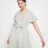Nly by Nelly EVERYDAY DRESS - Blusenkleid - Grün Blumenmuster, Damen | Bequemes Alltagskleid -Nly by Nelly Verkaufsladen 13ad8a4687014b33b9a5d04587111a2d