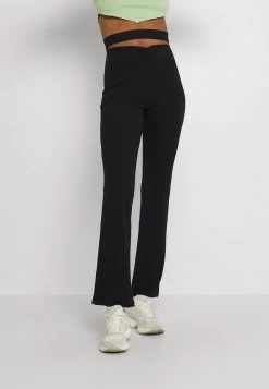 Nly by Nelly WAIST FOCUS PANTS - Stoffhose für Damen in Schwarz