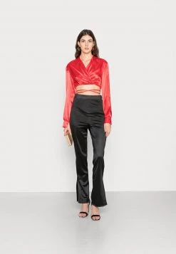 Nly by Nelly WRAP BLOUSE - Langarmshirt in Rot für Damen | Elegante Bluse mit Wickeldesign -Nly by Nelly Verkaufsladen 18e7f766f2054fab9b407ce9ab3763e3