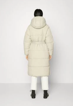Nly by Nelly LONG PUFFER COAT - Beige Wintermantel für Damen | Warme Daunenjacke | Modebekleidung -Nly by Nelly Verkaufsladen 1a544cf40ab0441e97f17b6c801b5b9b