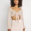 Nly by Nelly TIE SKIRT SET - Beiger Minirock mit Langarmshirt - Damenmode -Nly by Nelly Verkaufsladen 1e31ba75a84a4ea09754f3636b97fa8a