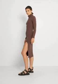 Nly by Nelly AMAZE ME Strickkleid - Elegantes Strickkleid in Nougat für Damen -Nly by Nelly Verkaufsladen 2217c447009448048745f16dba9b2041