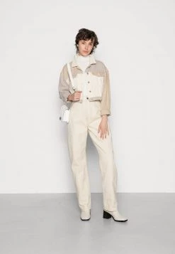 Nly by Nelly Damen Jeans Relaxed Fit - Offwhite | Bequeme Damenjeans im lässigen Stil -Nly by Nelly Verkaufsladen 232491bc1d4c4dec923c29eebb69b2ca