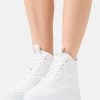 Nly by Nelly HIGHTOP PLATFORM - Weiße Sneaker High für Damen | Trendige Plateauschuhe -Nly by Nelly Verkaufsladen 283c3b8d688c447a9328628f41354f80