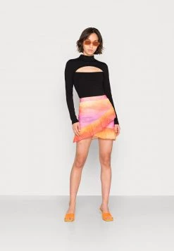 Nly by Nelly PERFECT FRILL SKIRT - Damen Minirock mit Print, Rüschendetail -Nly by Nelly Verkaufsladen 299b1d7f51ff4685adf336f736af21ca