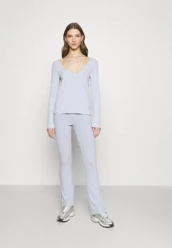 Nly by Nelly FLIRTY SET - Stoffhose Light Blue für Damen | Bequeme Freizeithose | Moderne Damenbekleidung