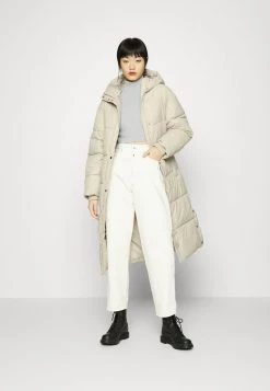 Nly by Nelly LONG PUFFER COAT - Beige Wintermantel für Damen | Warme Daunenjacke | Modebekleidung -Nly by Nelly Verkaufsladen 305d784a6b02471d991deb9c46c3a5c0