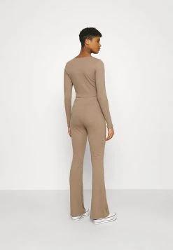 Nly by Nelly MY PERFECT SET - Sweatshirt - Nougat für Damen | Bequemes Oversize-Sweatshirt | Trendige Freizeitmode -Nly by Nelly Verkaufsladen 361224a681bc4574b8ef8ddf25111dd7