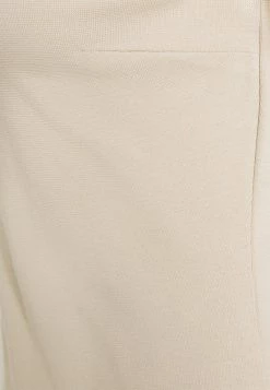 Nly by Nelly COLD SHOULDER TOP - Langarmshirt in Beige für Damen | Modisches Langarmshirt mit Schulterausschnitt -Nly by Nelly Verkaufsladen 37130c1cb987483499d46d87eaa85134