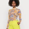 Nly by Nelly Damen Turtleneck Body - Langarmshirt mit Purple/Orange Print | Modisches Langarmshirt für Damen -Nly by Nelly Verkaufsladen 37af187b00874d11b5d0da81c816d90f