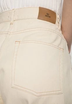 Nly by Nelly Damen Jeans Relaxed Fit - Offwhite | Bequeme Damenjeans im lässigen Stil -Nly by Nelly Verkaufsladen 3a4416faf3064d149997ebe769f9b074