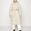 Nly by Nelly LONG PUFFER COAT - Beige Wintermantel für Damen | Warme Daunenjacke | Modebekleidung -Nly by Nelly Verkaufsladen 3c0b8cbce64c4c1aa354ae7f694c6d23