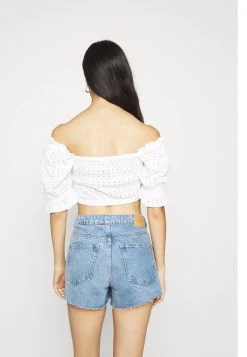 Nly by Nelly EMBROIDERED CROPPED Bluse - Weiß - Damen | Stilvolle Stickerei | Moderne Cropped-Optik -Nly by Nelly Verkaufsladen 3ef72d971f2f4c0c96460027a9d927b0