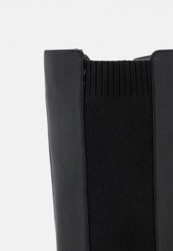 Nly by Nelly UNDER KNEE CHELSEA BOOT - Plateaustiefel Damen in Schwarz -Nly by Nelly Verkaufsladen 4e8e7a8ef254436abb9fbb83e3ffe21f