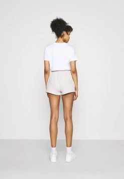 Nly by Nelly COZY SUMMER - Damen Shorts in Creme | Bequeme Sommer-Shorts für Frauen -Nly by Nelly Verkaufsladen 50de5e3bf6e846ce8480c10564f3ee97