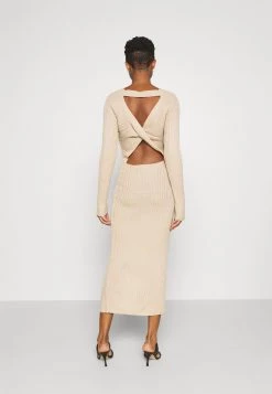 Nly by Nelly TWISTED BACK DRESS - Strickkleid in Beige für Damen | Elegantes Design | Bequeme Passform -Nly by Nelly Verkaufsladen 52cc8adc7c134880bfb9fa13a52843c4
