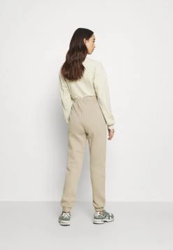 Nly by Nelly ULTIMATE COZY JOGGERS - Beige Jogginghose für Damen | Bequeme Freizeithose -Nly by Nelly Verkaufsladen 52ee80678ead46ba88ec6632438bee33