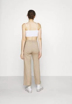 Nly by Nelly OFF TOPIC Stoffhose Beige - Bequeme Damen-Hose für jeden Anlass -Nly by Nelly Verkaufsladen 531045bf16d34375b3d62d156cfc5619