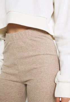 Nly by Nelly CHILL DAY PANTS - Bequeme Stoffhose für Damen in Nougat -Nly by Nelly Verkaufsladen 536e1f1888fc4554abd3deca21d412d3