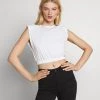 Nly by Nelly Damen CROPPED SHOULDER FOCUS TEE - Weißes T-Shirt mit Print -Nly by Nelly Verkaufsladen 672af1881886469397c6ca7ea15982f6