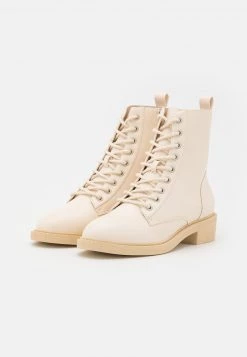 Nly by Nelly Lace Up Flat Boot - Schnürstiefelette in Creme - Damen -Nly by Nelly Verkaufsladen 70544c3bccaa4f00a90d52ce2dee2a76