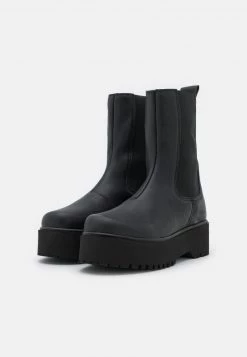 Nly by Nelly CLEAN BOOT PLAIN SOLE - Plateaustiefel Damen in Schwarz -Nly by Nelly Verkaufsladen 755f4ff337e64f11b49184f024163048