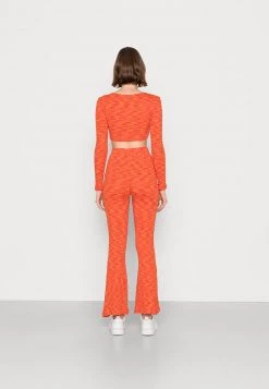 Nly by Nelly SPACE PANTS - Stoffhose in Rot/Orange für Damen | Bequeme Freizeithose -Nly by Nelly Verkaufsladen 757bd766845448b2b7ce8e8ffbfddd49