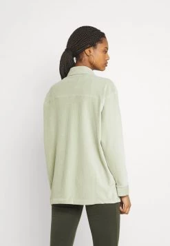 Nly by Nelly OVERSIZED SHACKET - Pistazie Oversized Bluse für Damen | Trendige Oversized Bluse in Pistazie -Nly by Nelly Verkaufsladen 789307f0bc1142ad93660eb9b94822f5