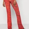 Nly by Nelly WAIST PRINT PANT - Stoffhose in Rot für Damen | Bequeme & Stylische Hose -Nly by Nelly Verkaufsladen 7be27bca0fda4842951b85d68c55032f