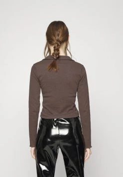 Nly by Nelly EFFORTLESS BUTTON - Hemdbluse in Braun für Damen | Elegante Damenbluse -Nly by Nelly Verkaufsladen 899df0d242ec4e689ce99b2c65086bf4