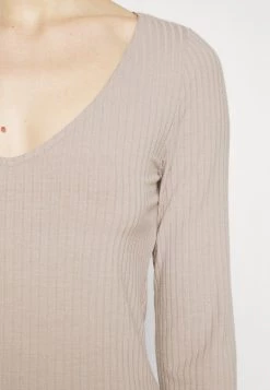 Nly by Nelly FLIRTY SET - Stoffhose in Greige für Damen | Bequeme und stylische Stoffhose -Nly by Nelly Verkaufsladen 91c86226f65042e3a80b8a5aa4019b93