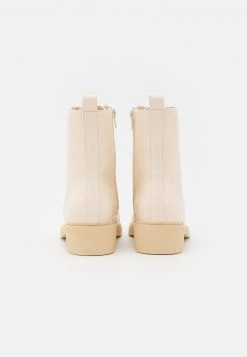 Nly by Nelly Lace Up Flat Boot - Schnürstiefelette in Creme - Damen -Nly by Nelly Verkaufsladen 96a1baa454bd49dd8ce5ff5fbb694130
