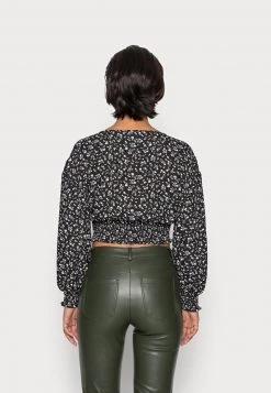 Nly by Nelly Smocked Waist Bluse - Bluse mit Blumenmuster für Damen -Nly by Nelly Verkaufsladen 988957752d1746ee92a310863a0b416b