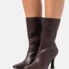 Nly by Nelly DAY TO NIGHT BOOT - Stiefelette in Braun für Damen | Ankle Boots | Stiefeletten -Nly by Nelly Verkaufsladen 9fec78de7a0e40fdb7ecb8913ced1568