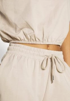 Nly by Nelly PUFFY TEE SET - Beige Basic T-Shirt für Damen | Bequem & Stilvoll -Nly by Nelly Verkaufsladen b18093f066cf443083fb4bb1c46ce2ab