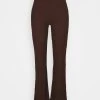Nly by Nelly GOOD TO BE TRUE PANTS - Stoffhose in Braun für Damen | Bequeme Freizeithose | Moderne Damenhose