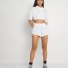 Nly by Nelly CROPPED COLLAR SET - Weiße Shorts für Damen | Poloshirts & Tops -Nly by Nelly Verkaufsladen b81c92a7ab1645be989f35e1dd96dee2