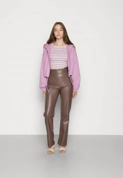 Nly by Nelly STRAIGHT PANTS - Stoffhose in Braun für Damen | Bequeme und stilvolle Hose -Nly by Nelly Verkaufsladen bbae812096b047b09cb52c18a1a3001c