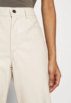 Nly by Nelly HIGH WAIST PANTS - Beige Stoffhose für Damen | Elegante High-Waist Hose -Nly by Nelly Verkaufsladen bc8edaf838b3447fb83b88613fc6593d