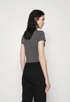 Nly by Nelly PERFECT CROPPED TEE - Damen T-Shirt Basic in Off Black -Nly by Nelly Verkaufsladen bca4cf7613d9428a990ebdbe749e06e1