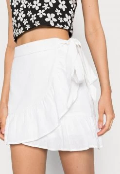 Nly by Nelly WRAP FRILL SKIRT - Weißer Minirock mit Rüschen - Damen -Nly by Nelly Verkaufsladen bf605d44ed764148be8018f4ba012c07