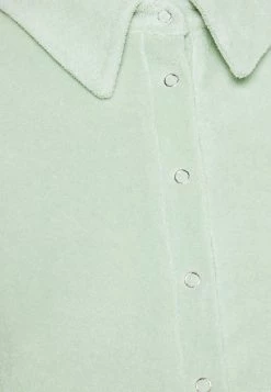 Nly by Nelly ANYWHERE - Hemdbluse in Pistazie für Damen | Elegante Bluse aus Leinen | Moderne Damenmode -Nly by Nelly Verkaufsladen c51676ffdcf44358b2a2b0a389aad316