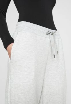 Nly by Nelly PERFECT SLOUCHY PANTS - Bequeme Jogginghose für Damen in Grau Mélange -Nly by Nelly Verkaufsladen c8fb3351026e49e69353db60345e8f1e