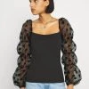 Nly by Nelly PUFF SLEEVES Langarmshirt - Elegantes Langarmshirt mit Puffärmeln für Damen in Schwarz -Nly by Nelly Verkaufsladen cb2d1b29ec8a44948598e27835c3729b
