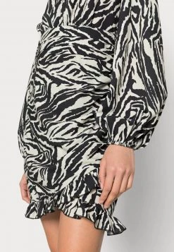 Nly by Nelly ROMANTIC DRESS - Cocktailkleid/Zebra Print - Festliches Kleid für Damen -Nly by Nelly Verkaufsladen ce1124b65bf34a46b44b3210a817d405