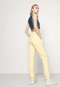 Nly by Nelly COZY PANTS - Bequeme Jogginghose für Damen in Gelb -Nly by Nelly Verkaufsladen d66ba3bf3ef64057a358c9d32a23b844